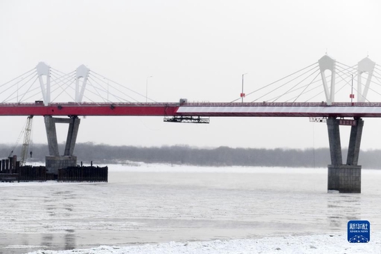 这是中俄首座跨界江公路大桥的中俄双方接合位置（2019年12月2日摄）。大桥起点位于黑龙江省黑河市，终点位于俄罗斯布拉戈维申斯克市。新华社记者 王建威 摄
